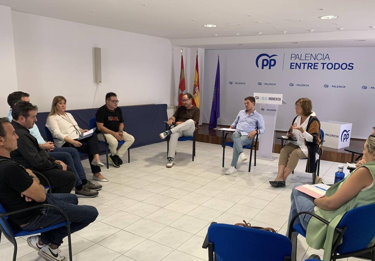 Reunión de concejales del PP con los representantes de la hostelería.