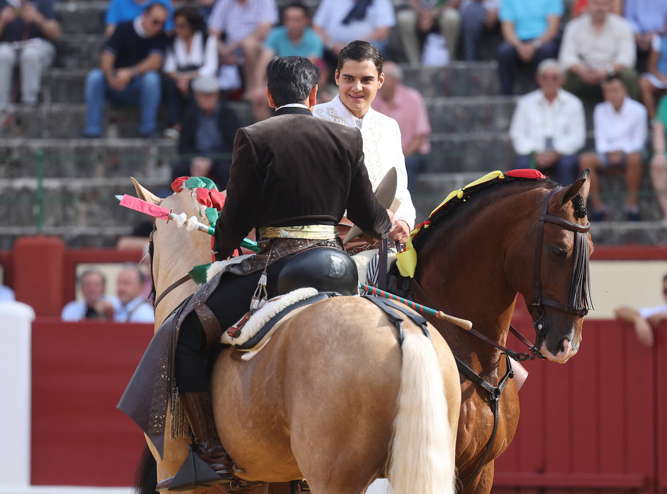 En imágenes, la corrida de rejones