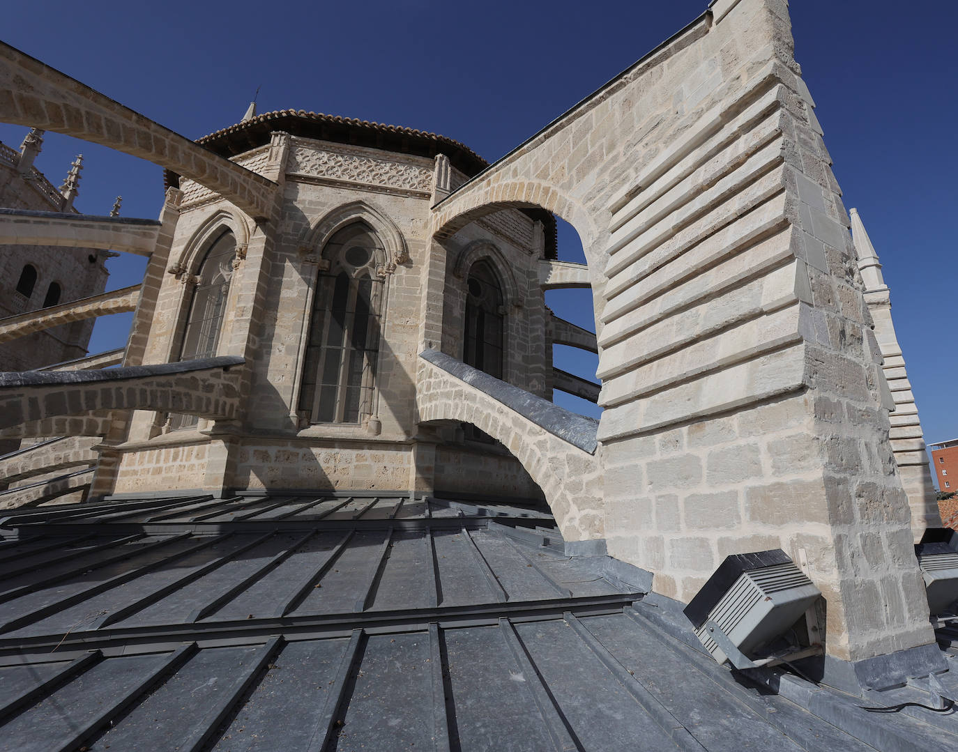 Las obras de restauración de la Catedral de Palencia la embellecen