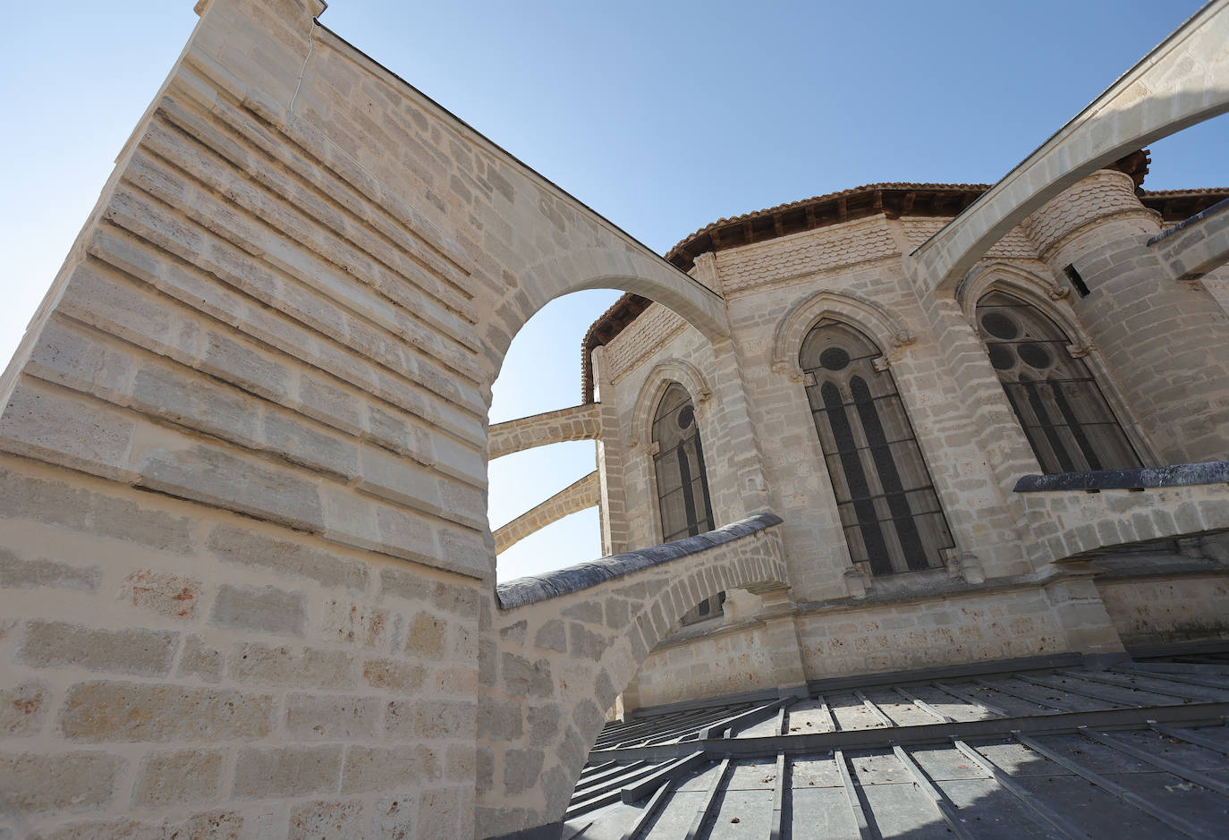 Las obras de restauración de la Catedral de Palencia la embellecen