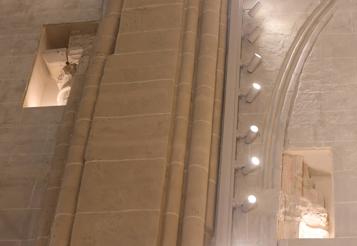 Las obras de restauración de la Catedral de Palencia la embellecen