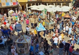 Exposición de faroles en la Plaza Mayor.
