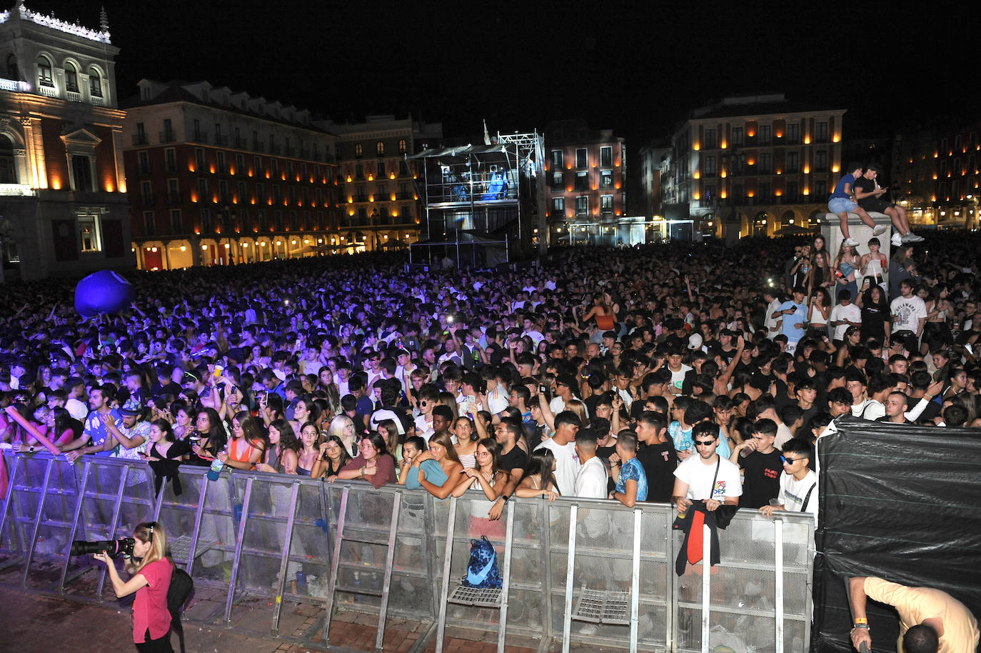 Yves V, Nervo y Brian Cross dieron un espectáculo músical en la Plaza Mayor