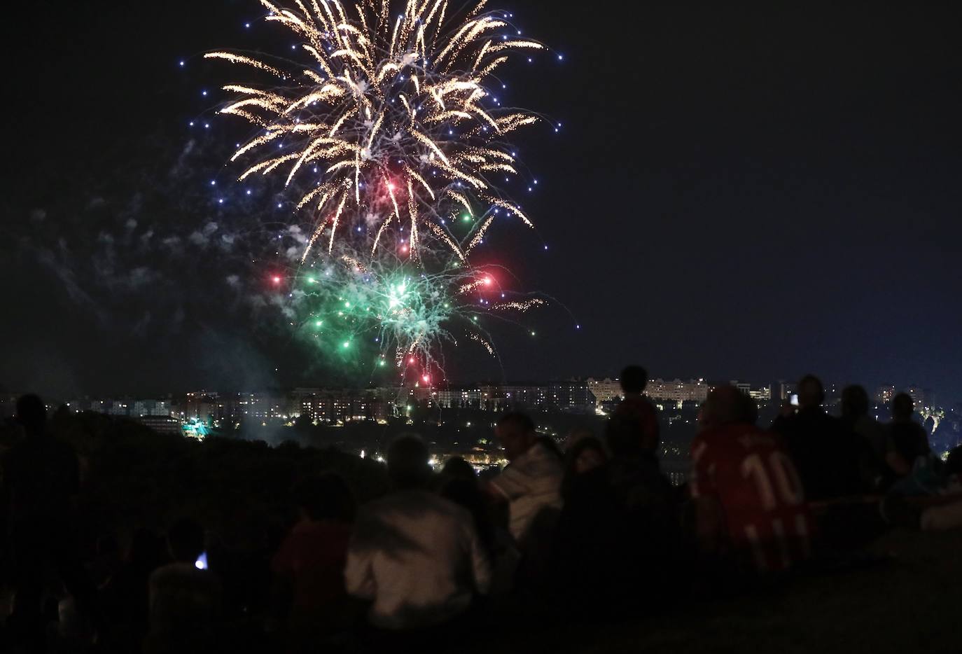 La noche del jueves deja nuevas imágenes de los fuegos artificiales en Valladolid