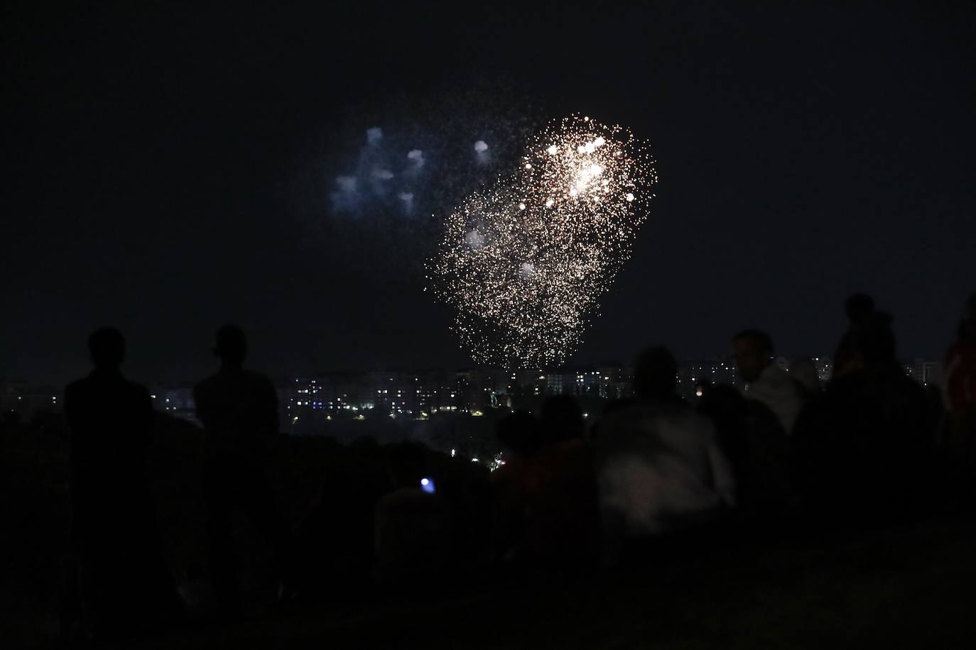 La noche del jueves deja nuevas imágenes de los fuegos artificiales en Valladolid