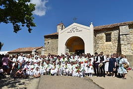Danzantes de varias generaciones se han dado cita en esta especial efeméride