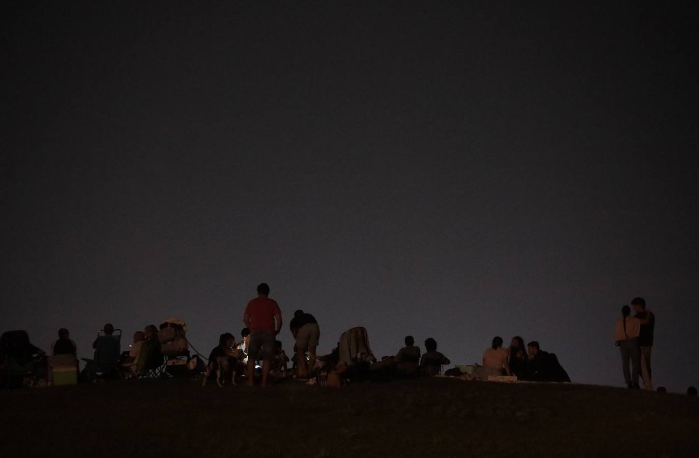 El Caño Hondo se ilumina una noche más con los fuegos artificiales