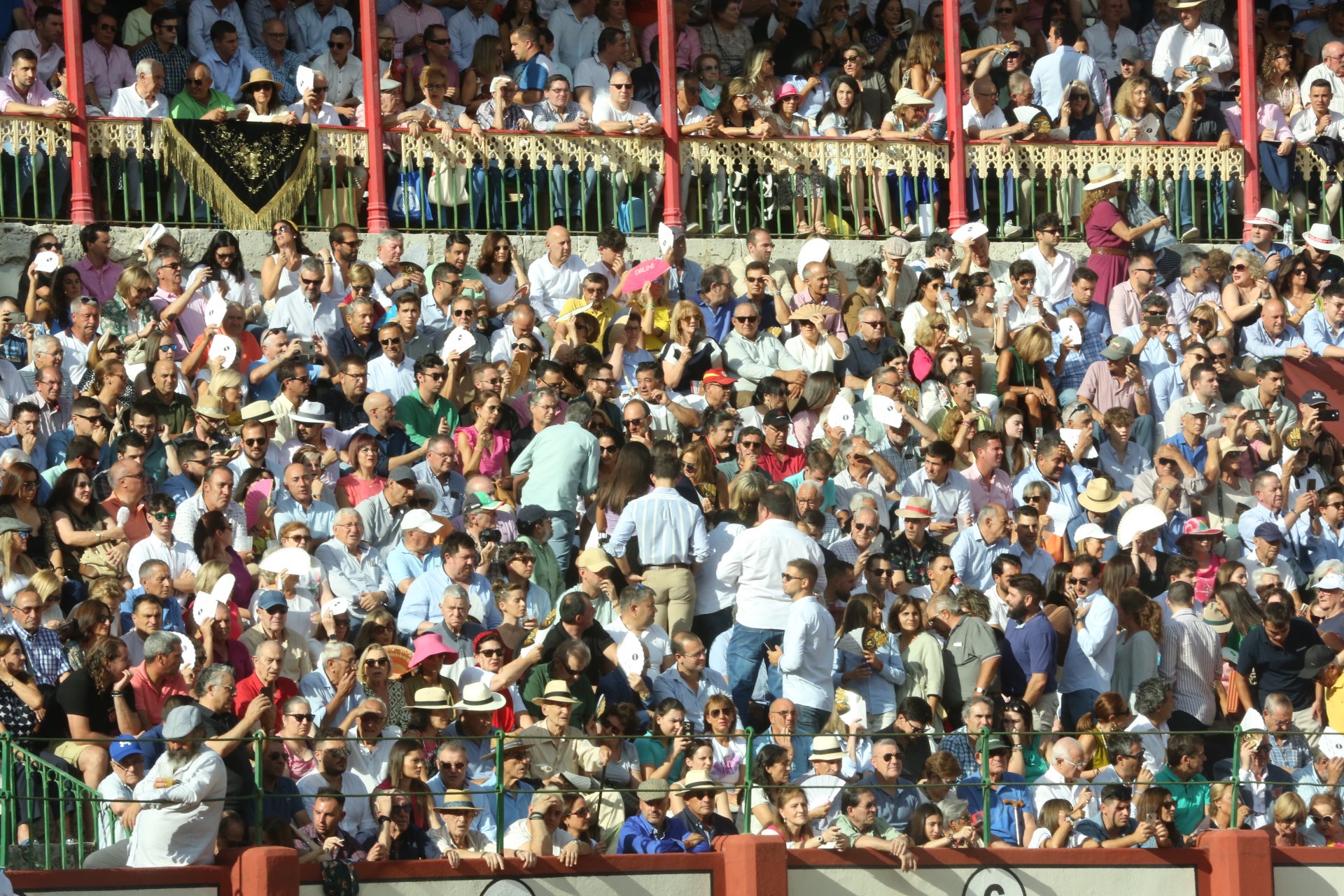 Búscate en los tendidos de la Plaza de Toros de Valladolid (1 de 2)