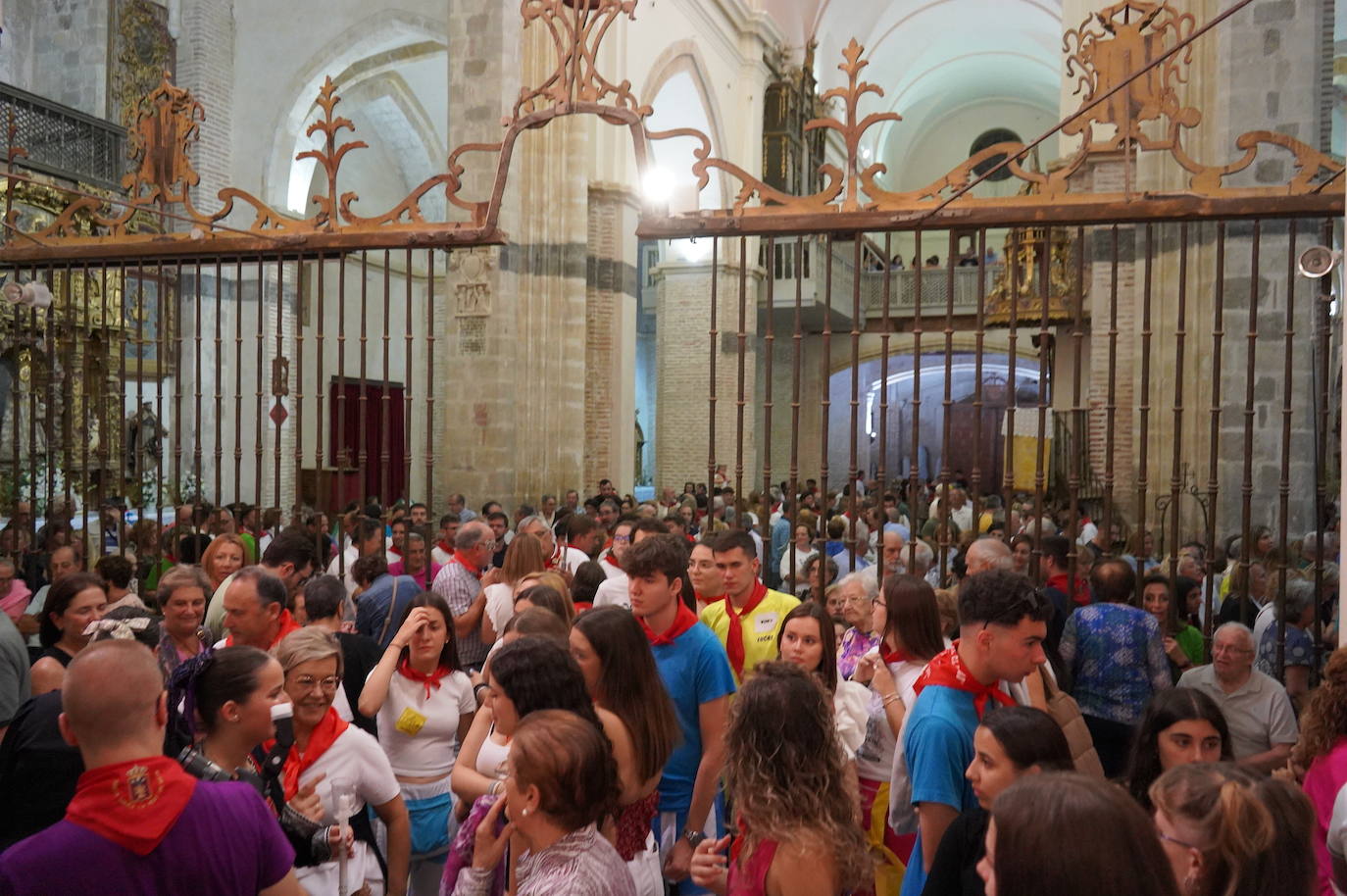 Ofrenda de Los Cirios en Santa María la Real de Nieva
