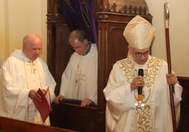 César Franco, durante la recepción de los nuevos sacerdotes en Cuéllar.