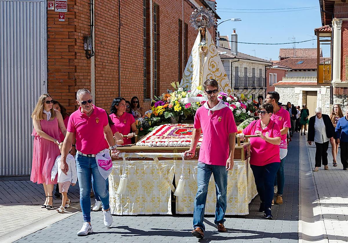 La Virgen de Gracia procesiona en Villanubla