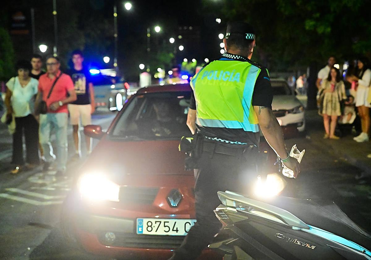 Una noche de patrulla con la Policía Municipal durante fiestas de Valladolid