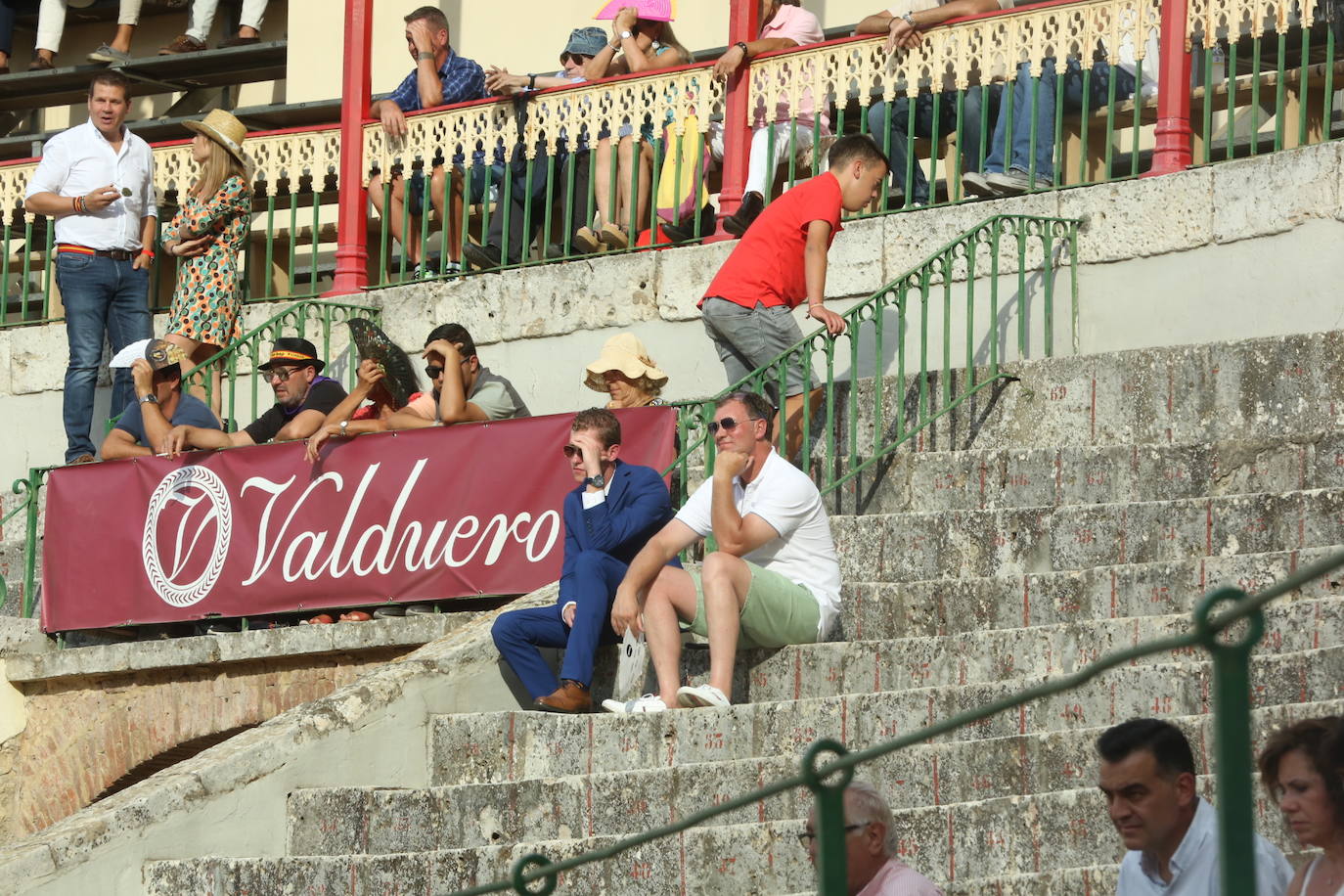 Búscate en los tendidos de la corrida de toros de este domingo (1 de 3)