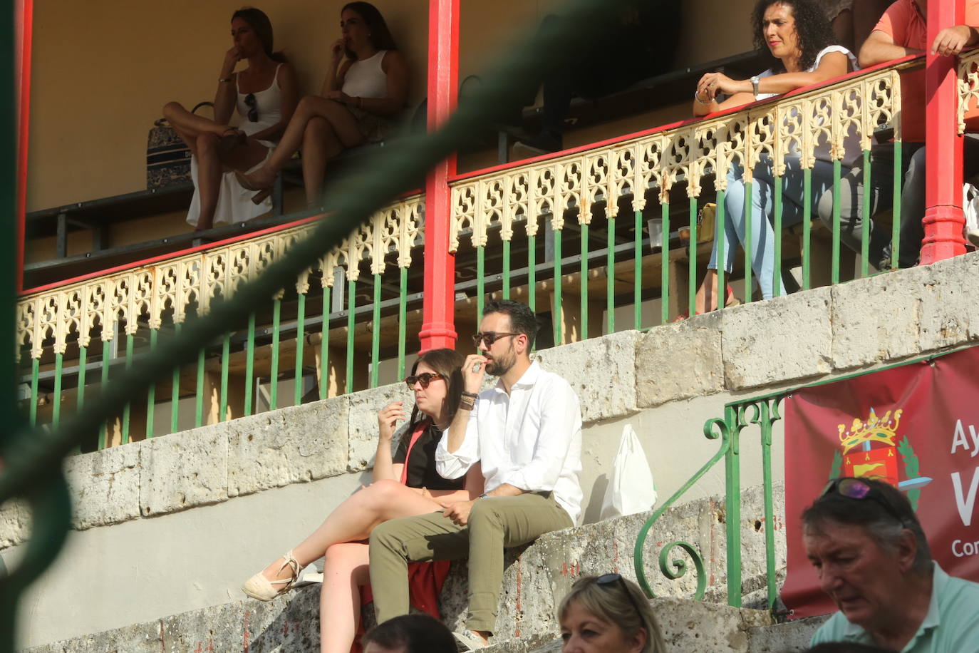 Búscate en los tendidos de la corrida de toros de este domingo (2 de 3)