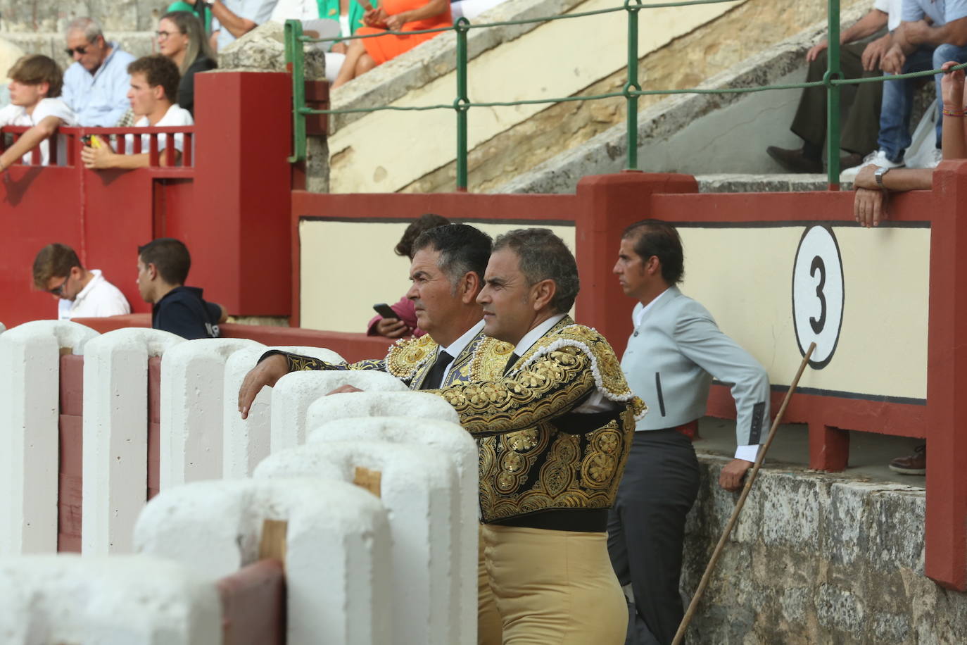 Búscate en los tendidos de la corrida de toros de este domingo (2 de 3)