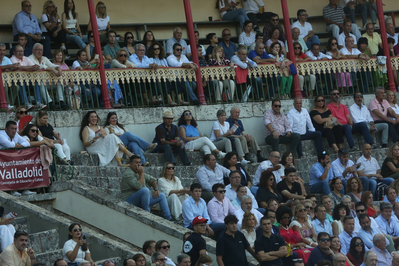 Búscate en los tendidos de la corrida de toros de este domingo (2 de 3)