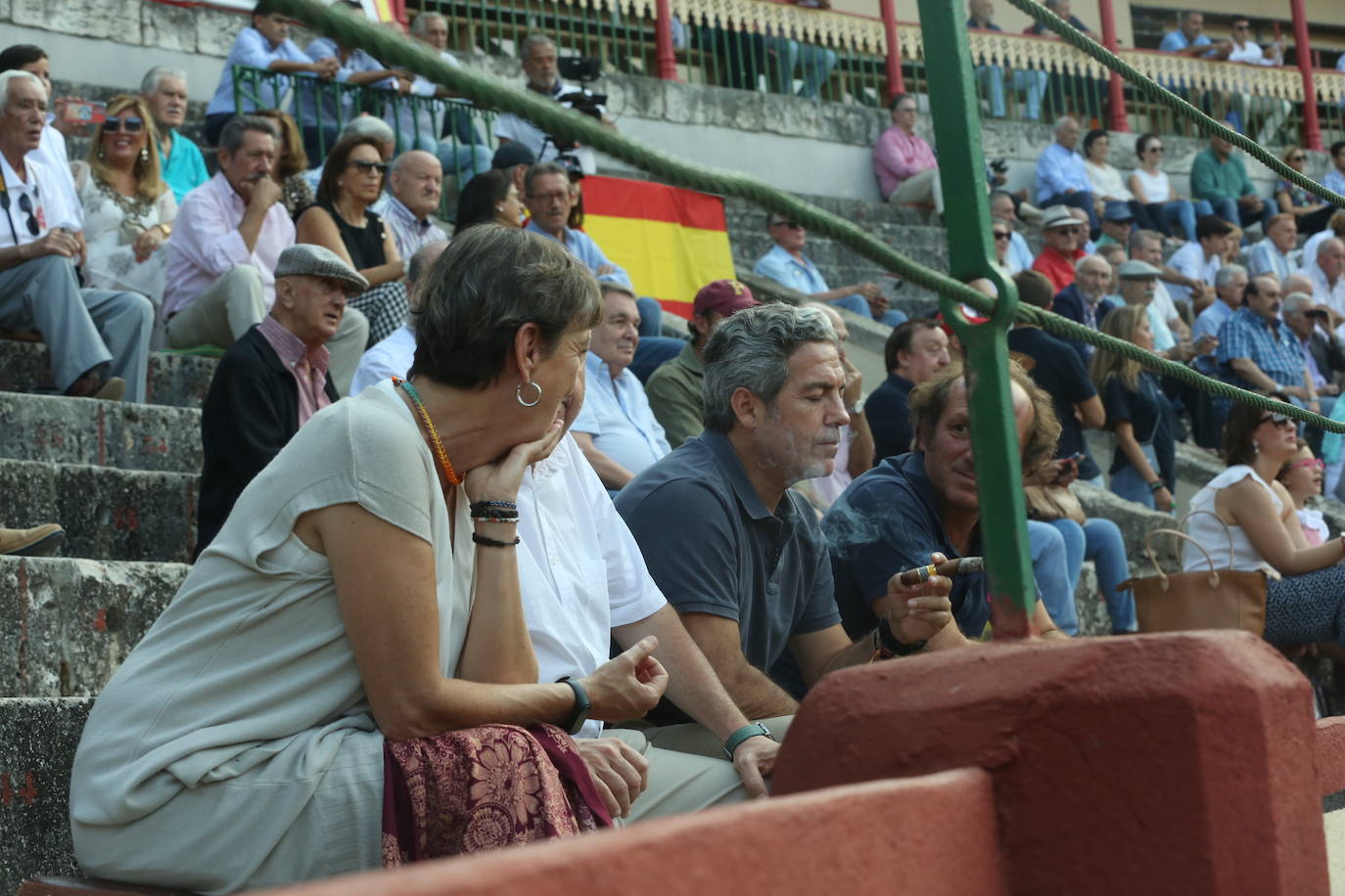 Búscate en los tendidos de la corrida de toros de este domingo (2 de 3)