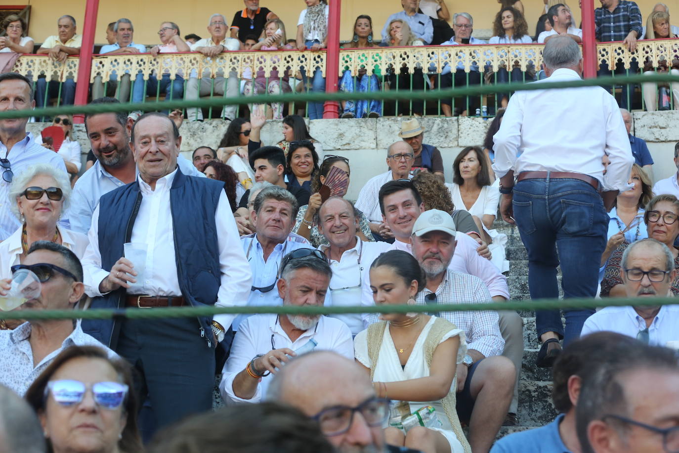 Búscate en los tendidos de la corrida de toros de este domingo (3 de 3)