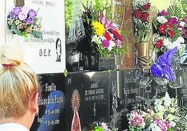 Nichos en el cementerio de Segovia.