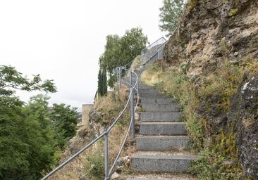 Escaleras mecánicas para la Cueva de la Zorra