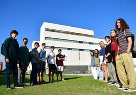 Rodrigo Escorial, Nicolás Uzquiza, Juan de Frutos, Javier Gómez, Daniel Gutiérrez, Guillermo Villarías, Sofía García, Laura García, Ana Rubio, Lucía Marazuela, Patricia Velasco y Ricardo Rosingana, alumnos de primer curso del doble grado de Matemáticas y Física