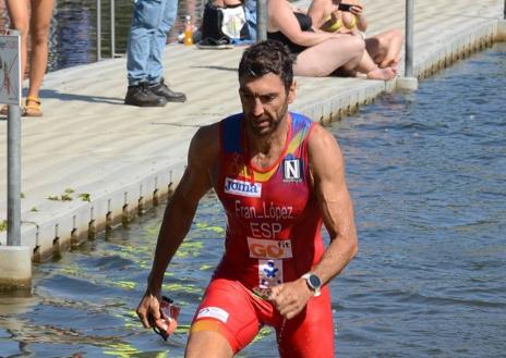 Imagen secundaria 1 - El vallisoletano Fran López se cuelga el bronce en el Mundial de cuadriatlón