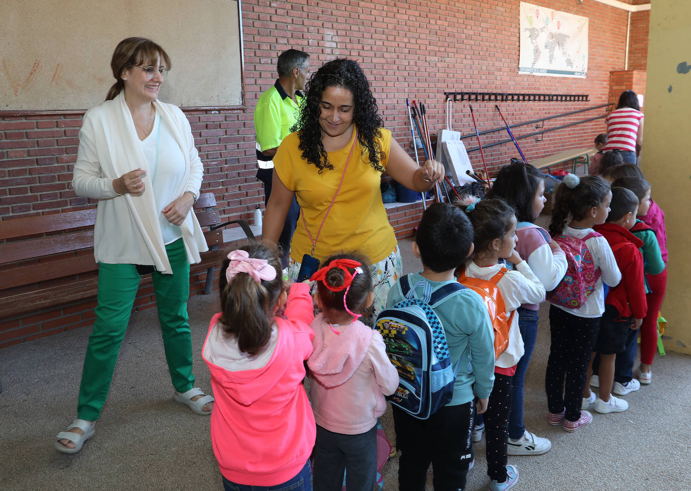 Los alumnos de Dueñas ya reciben clases en Venta de Baños