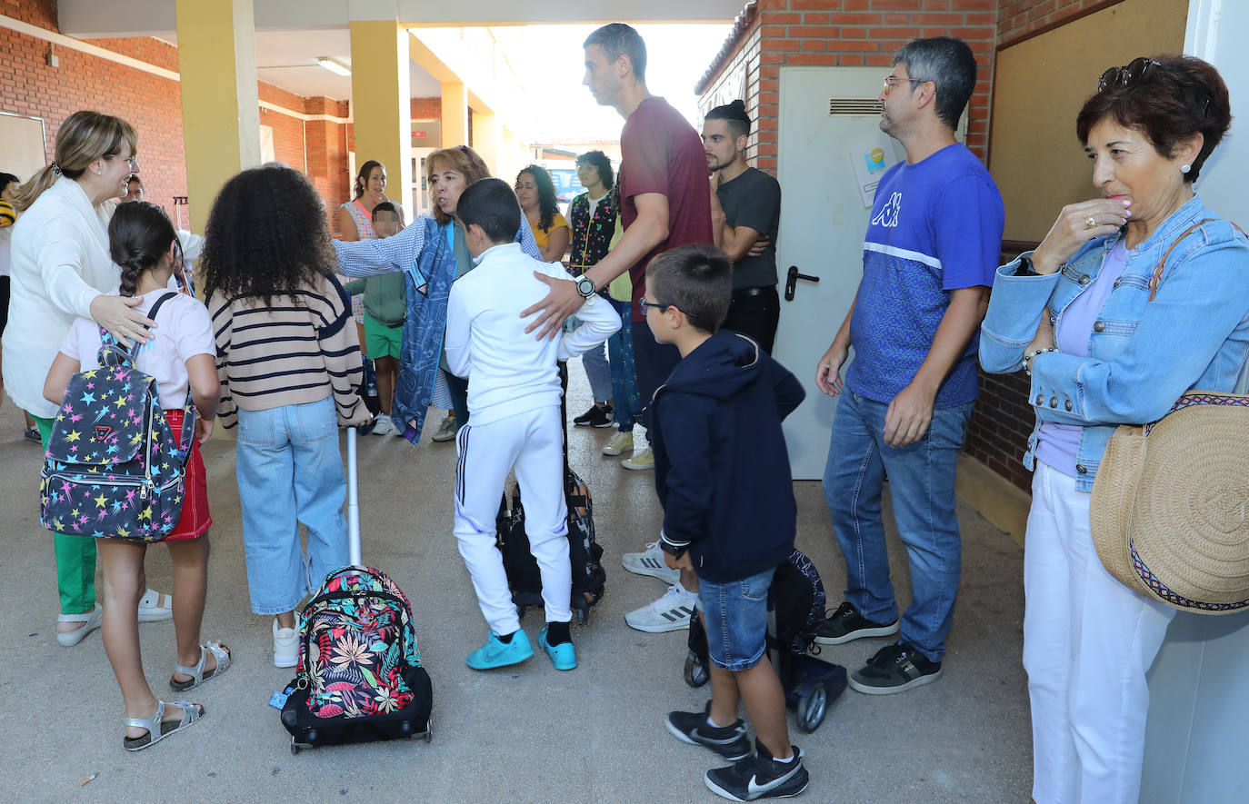 Los alumnos de Dueñas ya reciben clases en Venta de Baños