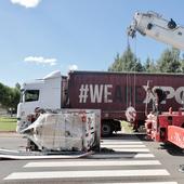 Un camión pierde la carga en la VA-20