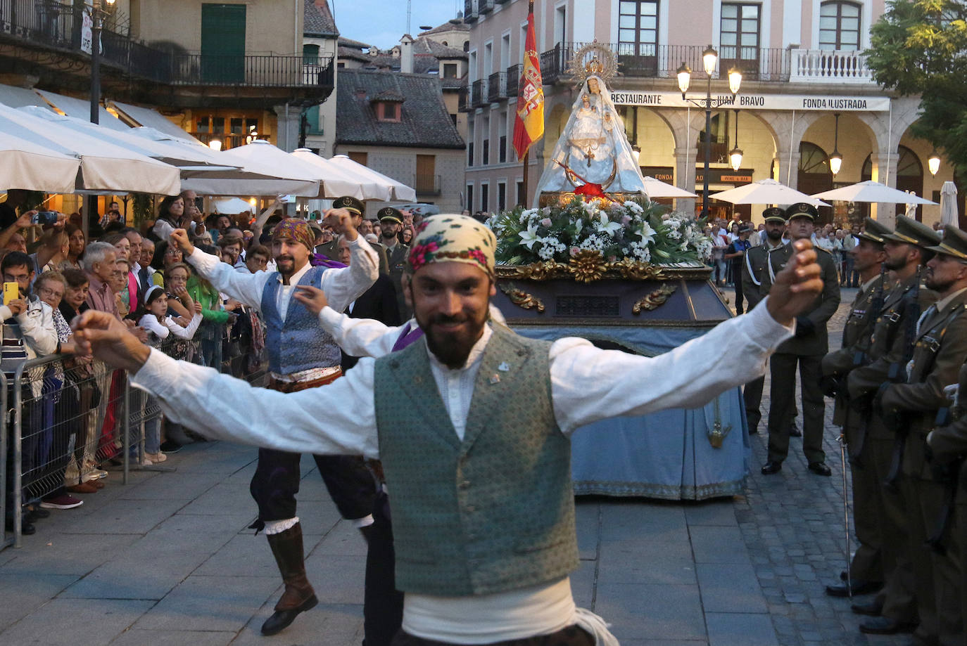 Subida de la Virgen de la Fuencisla en la Catedral