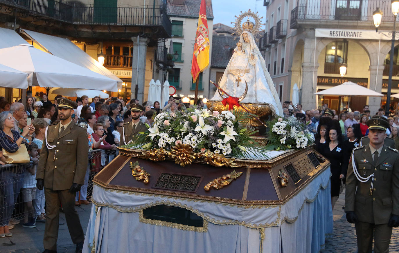 Subida de la Virgen de la Fuencisla en la Catedral