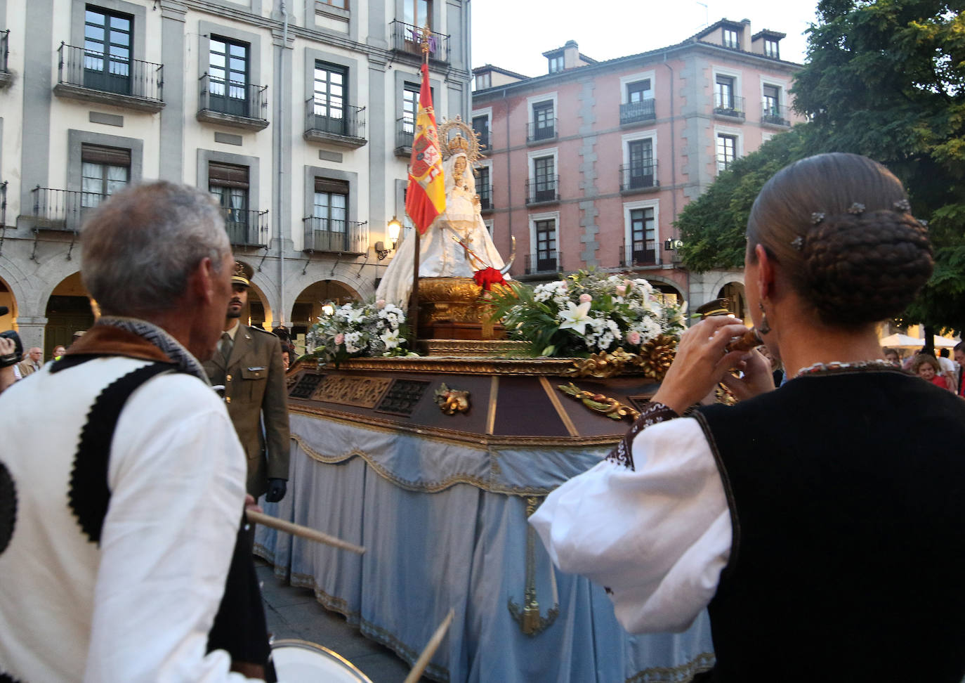 Subida de la Virgen de la Fuencisla en la Catedral