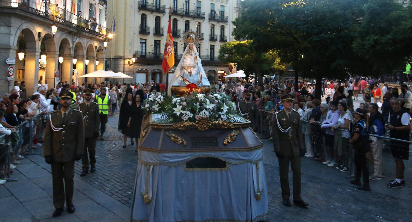 Subida de la Virgen de la Fuencisla en la Catedral