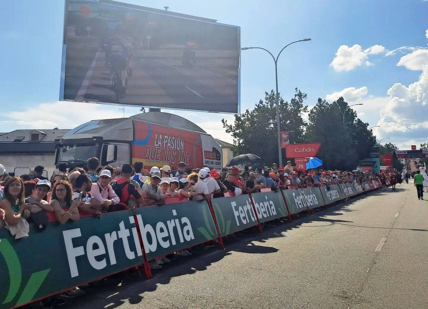 El paso de La Vuelta por Íscar, en imágenes