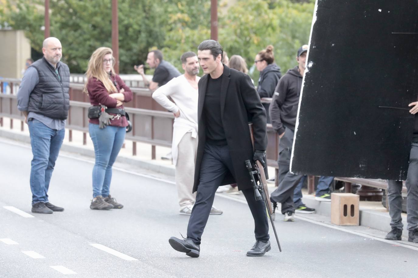 Yon González, durante el rodaje de una escena en el Puente Mayor.