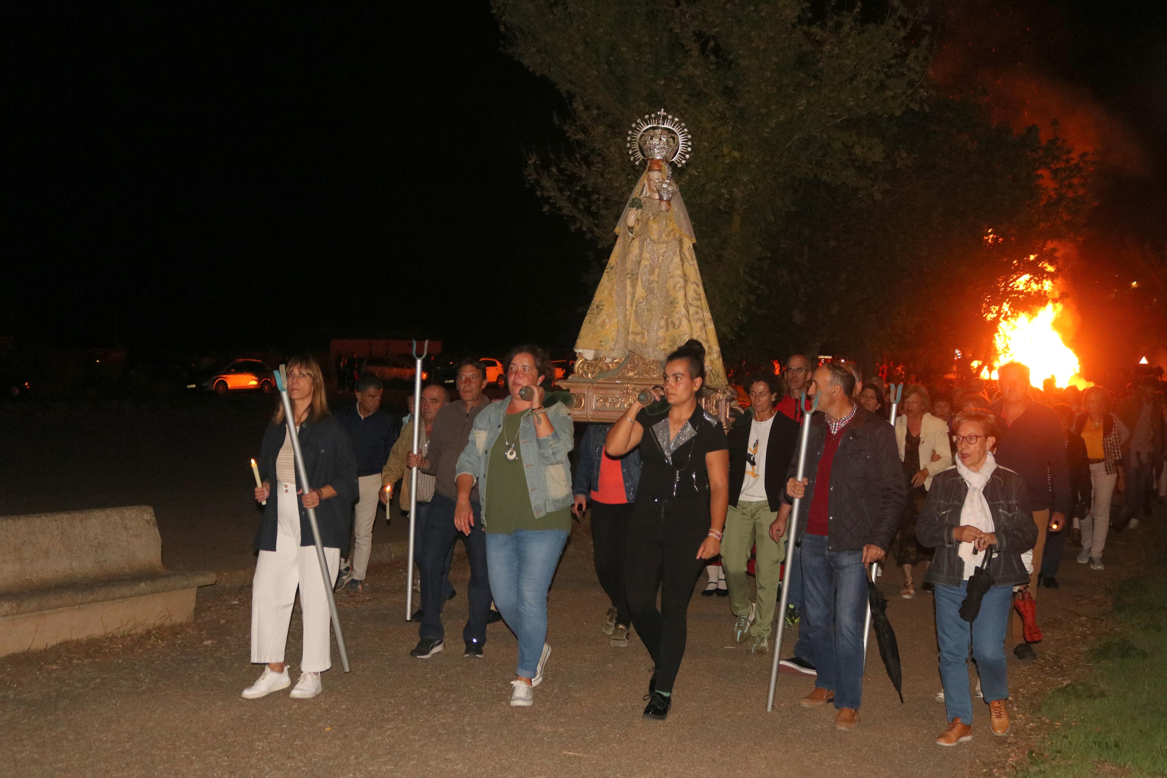 Devoción al resplandor de las hogueras en Palenzuela