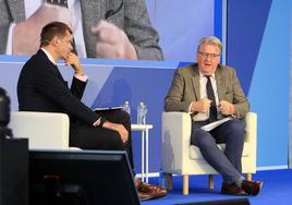 Hugh Elliot y Robert Hardman, durante su charla.