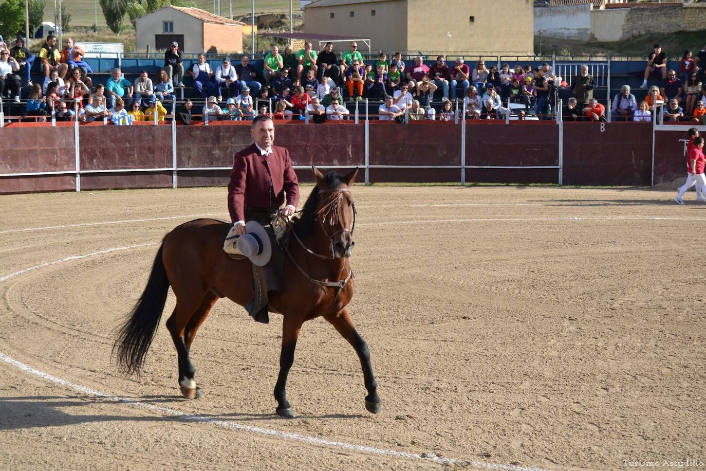 Alegría y color en Astudillo en las fiestas de la Santa Cruz