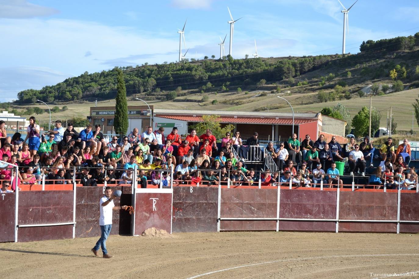 Alegría y color en Astudillo en las fiestas de la Santa Cruz