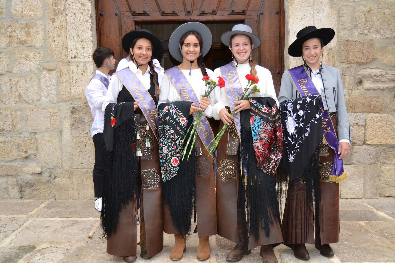 Alegría y color en Astudillo en las fiestas de la Santa Cruz