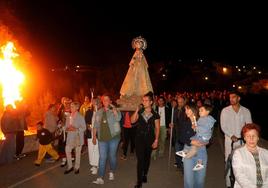Palenzuela revive el ritual del fuego junto a su patrona, la Virgen de Allende el Río