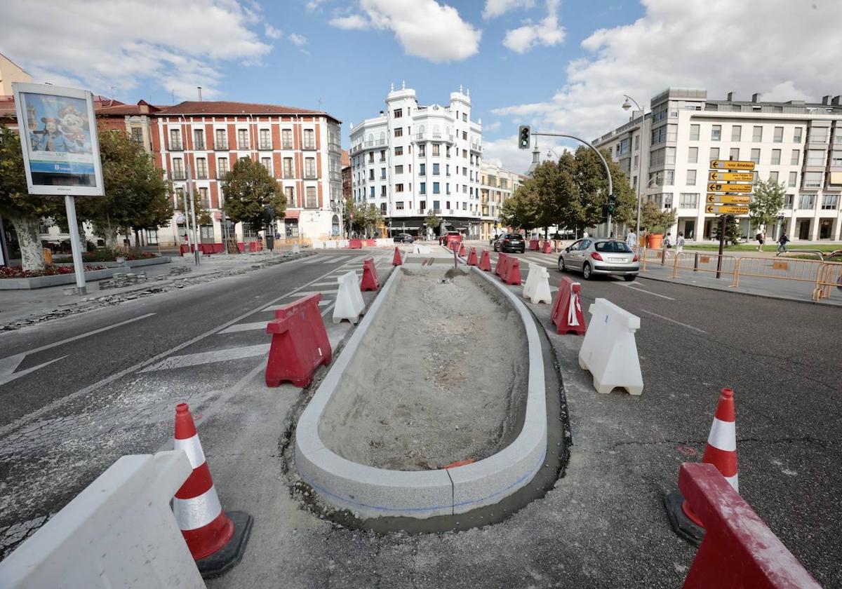 Obras de reordenación del tráfico en la plaza de Colón.