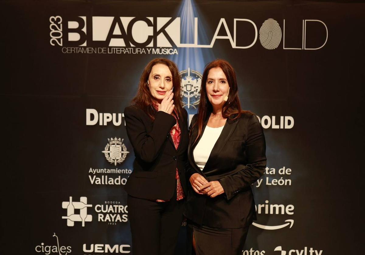 Luz Casal y Dolores Redondo, antes de su intervención en el Blacklladolid.