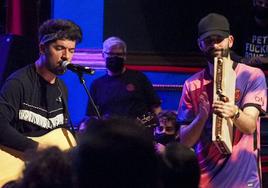 Siloé durante un concierto en el Teatro Zorrilla.