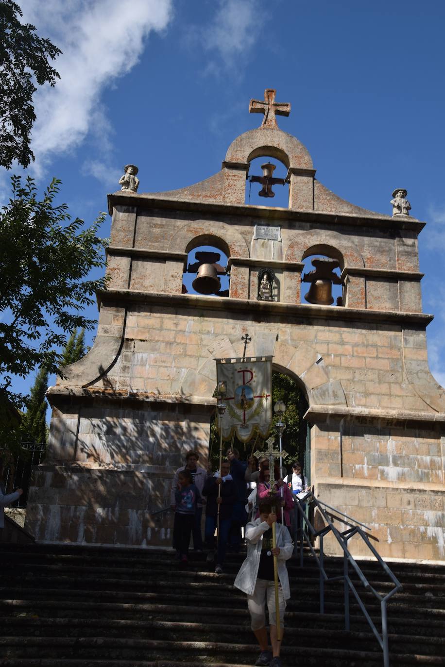 La romería de la Virgen del Brezo en Villafría de la Peña reúne a miles de fieles