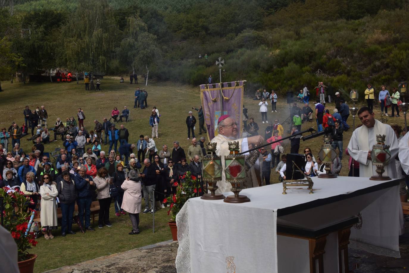 La romería de la Virgen del Brezo en Villafría de la Peña reúne a miles de fieles