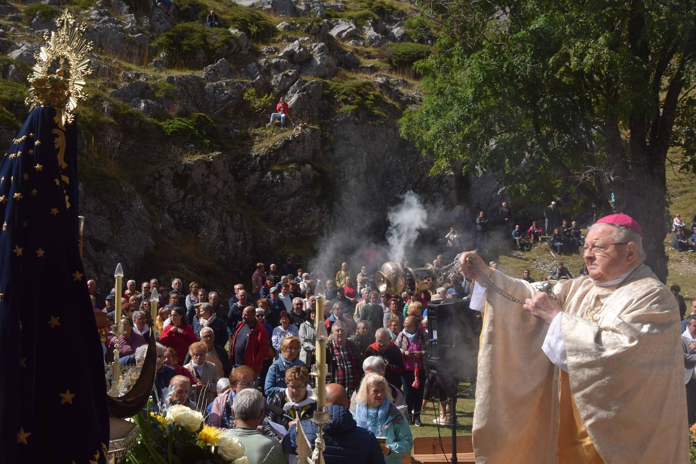 La romería de la Virgen del Brezo en Villafría de la Peña reúne a miles de fieles