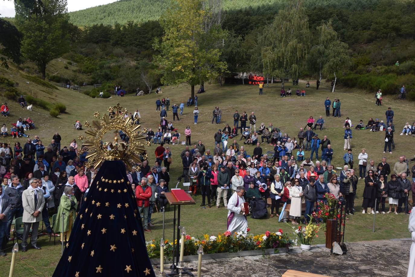 La romería de la Virgen del Brezo en Villafría de la Peña reúne a miles de fieles