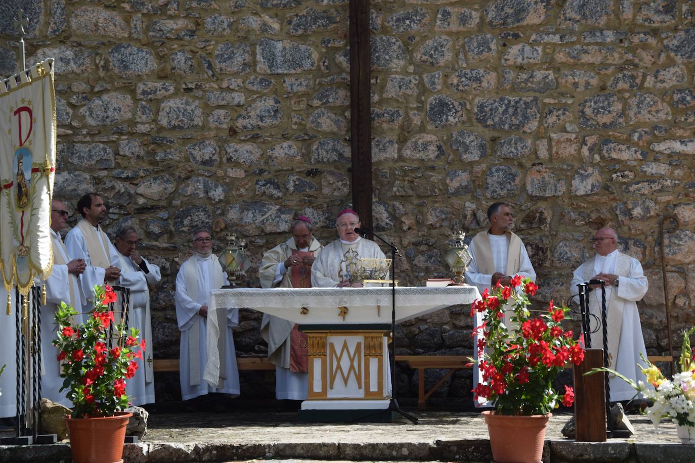 La romería de la Virgen del Brezo en Villafría de la Peña reúne a miles de fieles