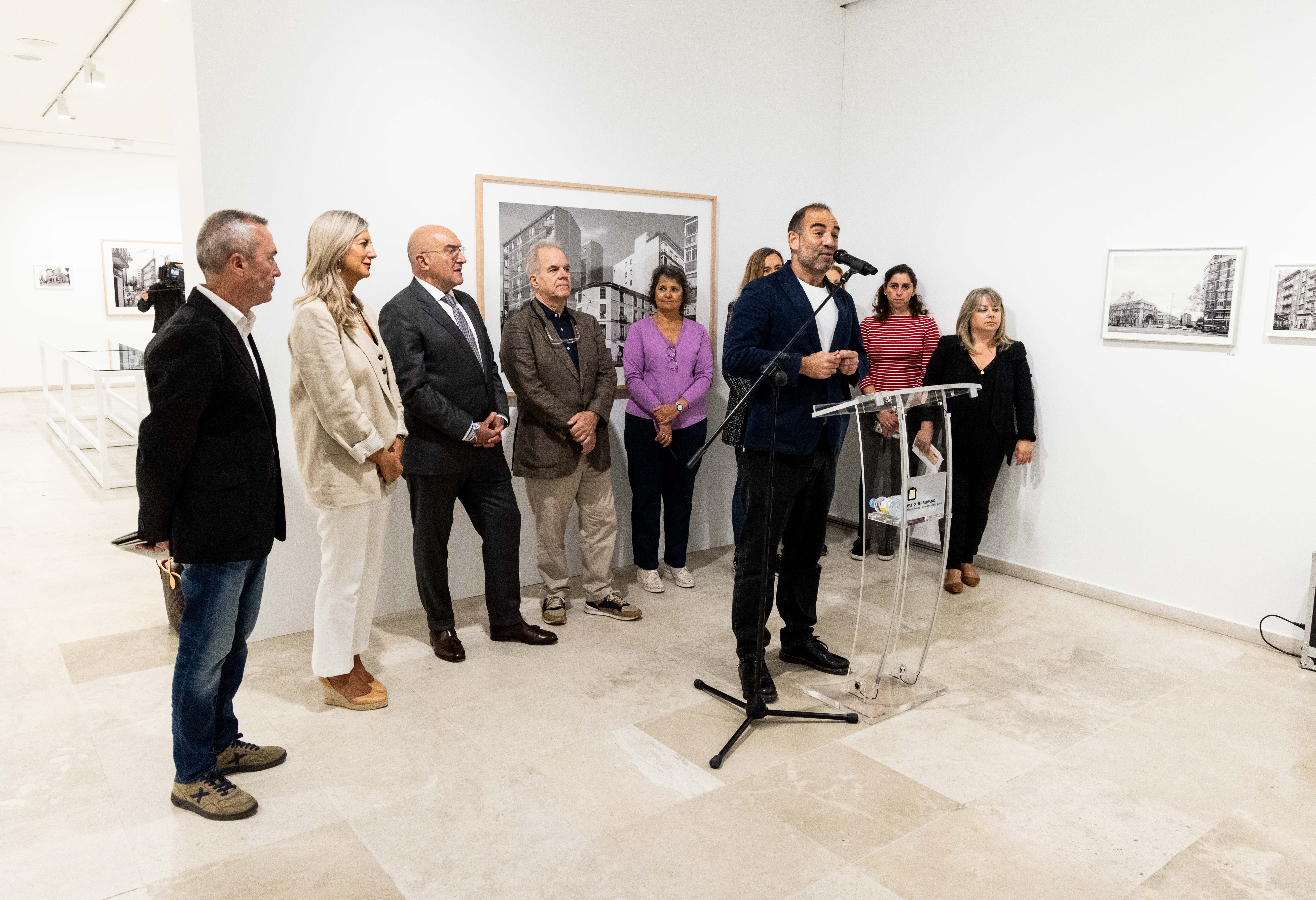 La muestra de Manolo Laguillo en Valladolid, en imágenes